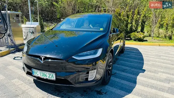 Tesla Model X 2019 photo 2