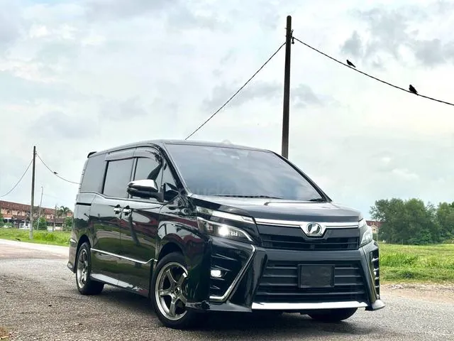 Toyota Voxy 2.0 Zs
