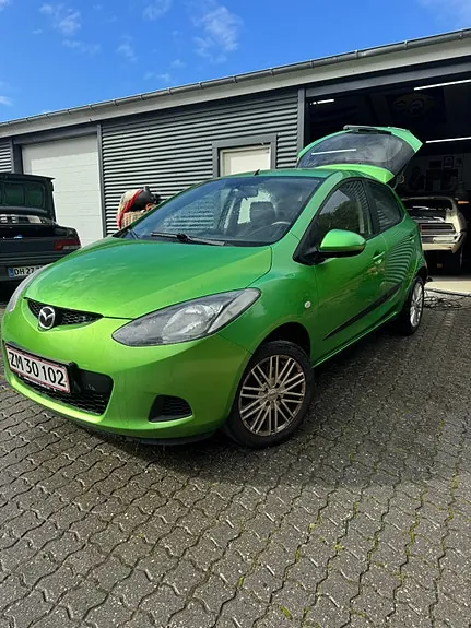 Mazda 2 2008 photo 2