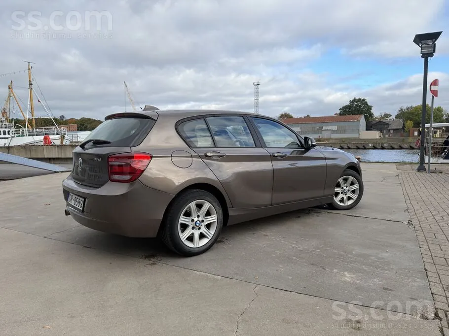 BMW 118 2012 photo 2