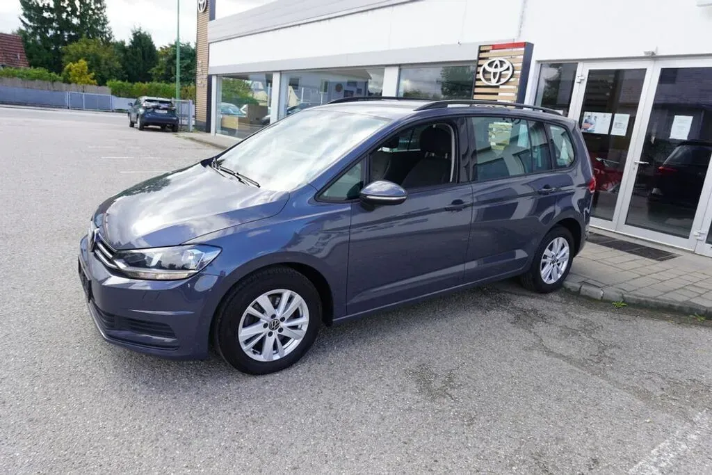 Volkswagen Touran 2023 photo 2