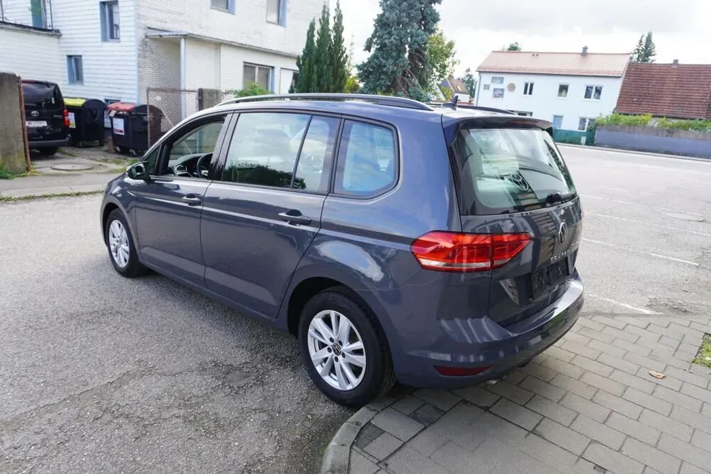 Volkswagen Touran 2023 photo 3