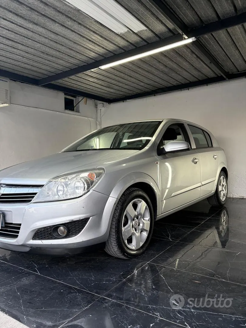 Opel Astra 2009 photo 4