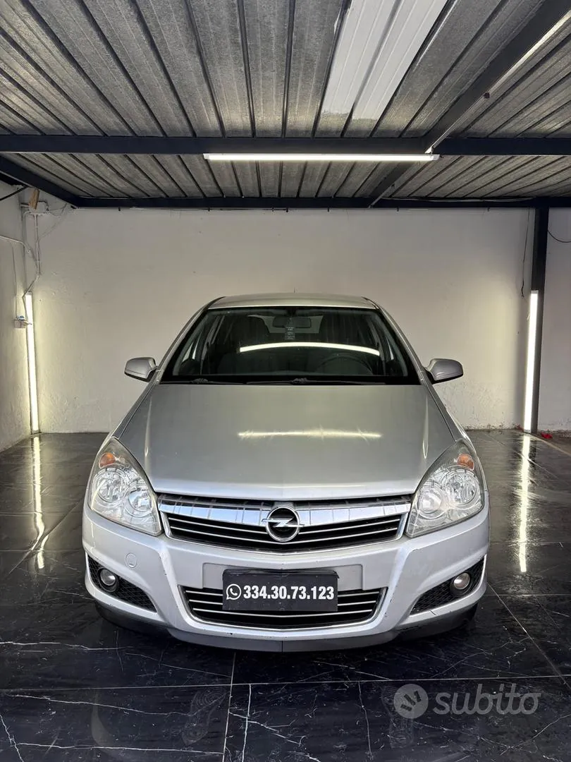 Opel Astra 2009 photo 2
