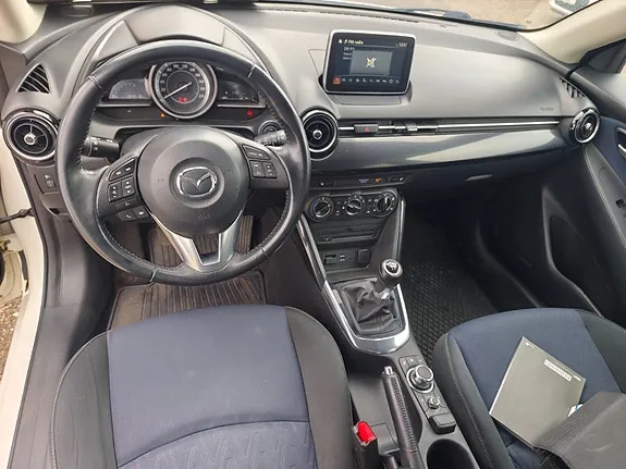 Mazda 2 2015 photo 5
