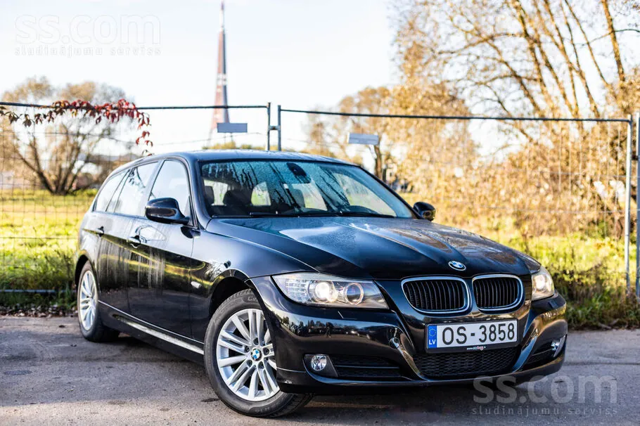 BMW 318D 2011 photo 2