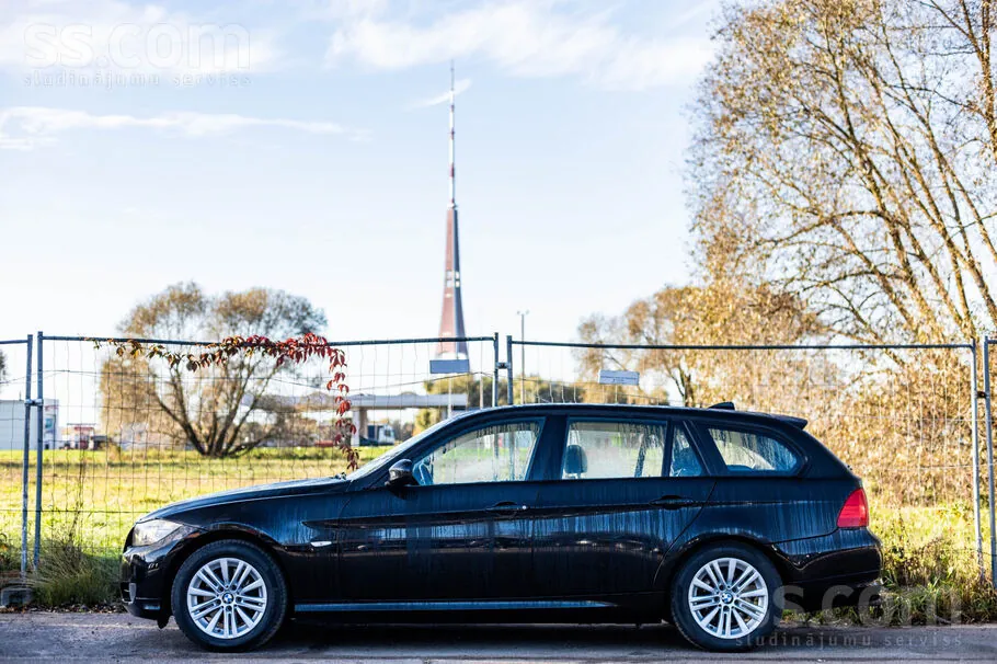 BMW 318D 2011 photo 4