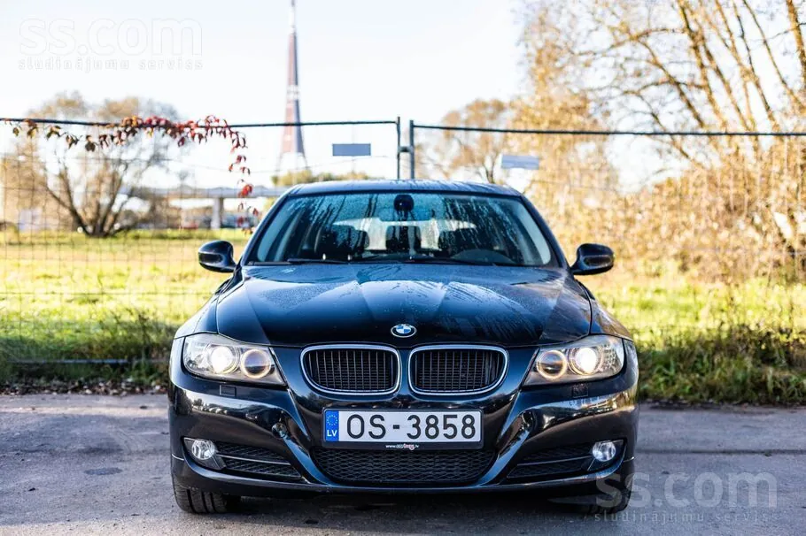 BMW 318D 2011 photo 3