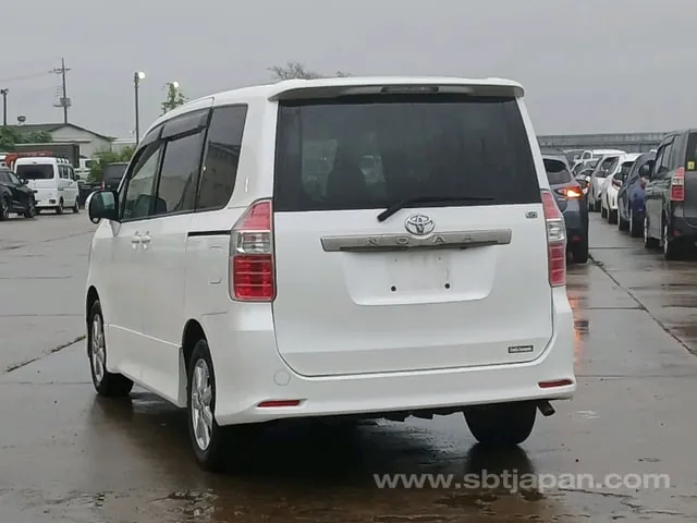 Toyota Noah 2007 photo 5