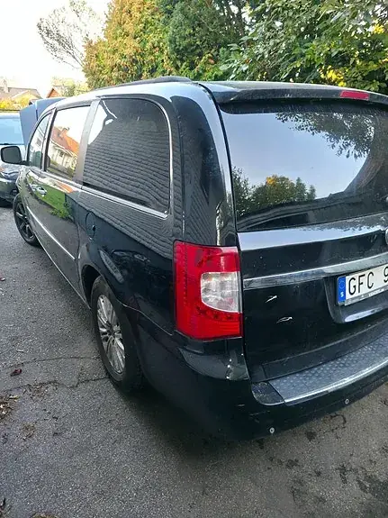 Lancia Voyager 2012 photo 2