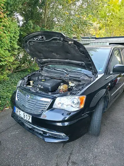 Lancia Voyager 2012 photo 4