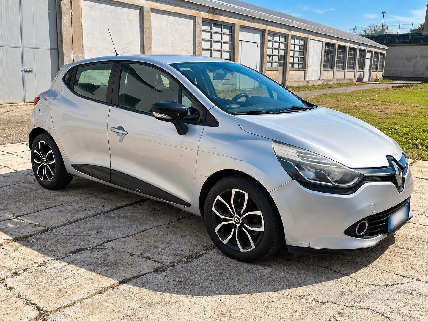 Renault Clio 2013 photo 2