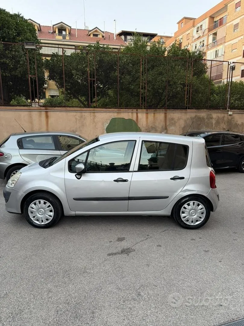 Renault Modus 2011 photo 2