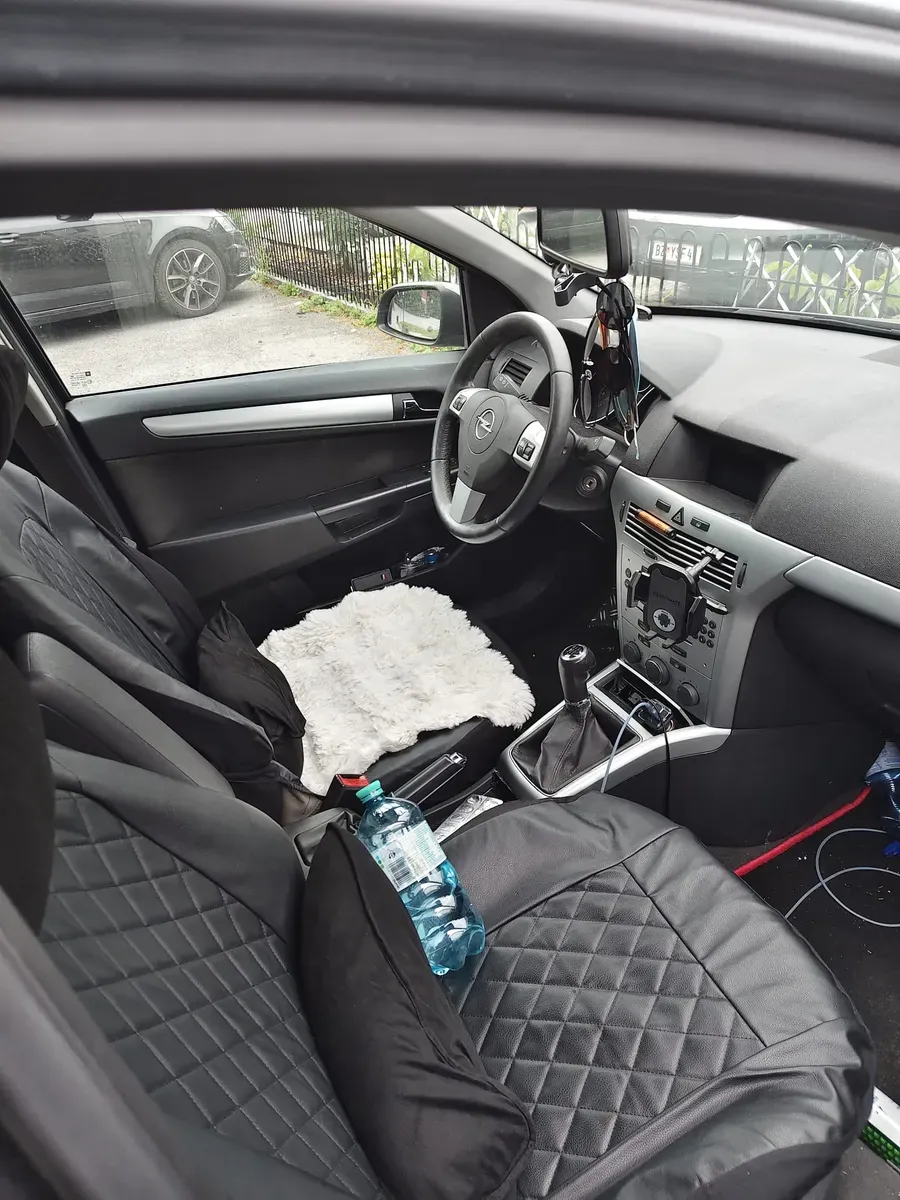 Opel Astra 2009 photo 3