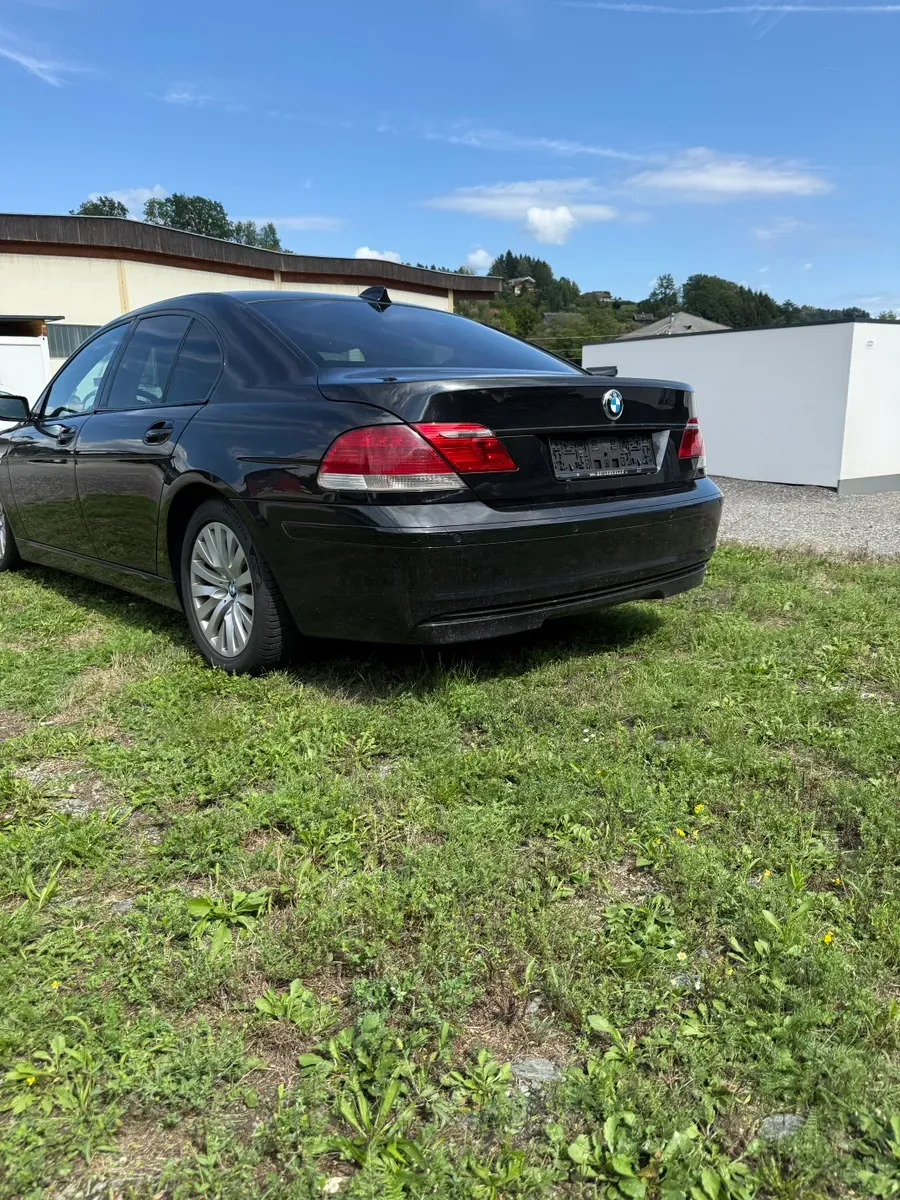 BMW 7 Series 2007 photo 2