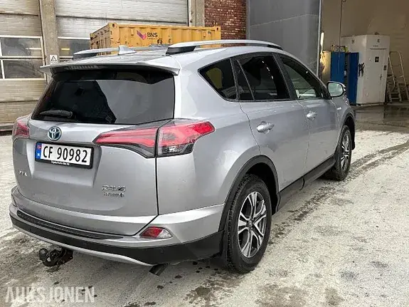 Toyota Rav4 2017 photo 2