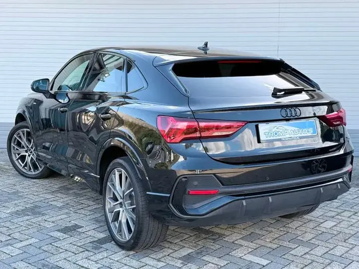 Audi Q3 2022 photo 2