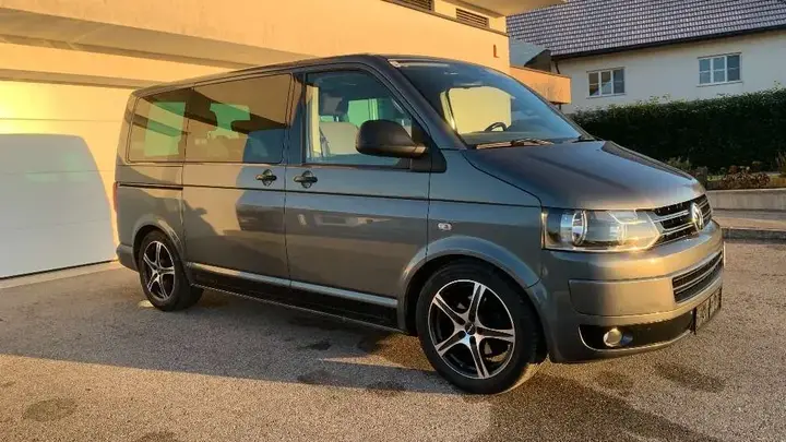 Volkswagen Multivan 2011 photo 3