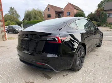 Tesla Model 3 2025 photo 3