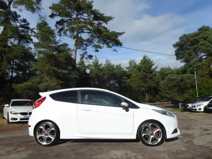 Ford Fiesta 2014 photo 5
