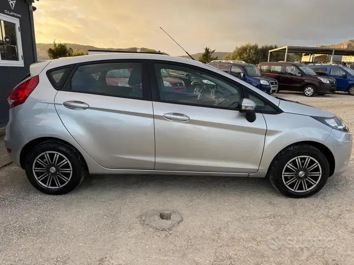 Ford Fiesta 2012 photo 4