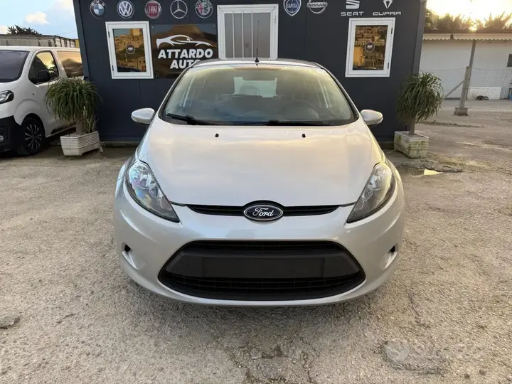 Ford Fiesta 2012 photo 2