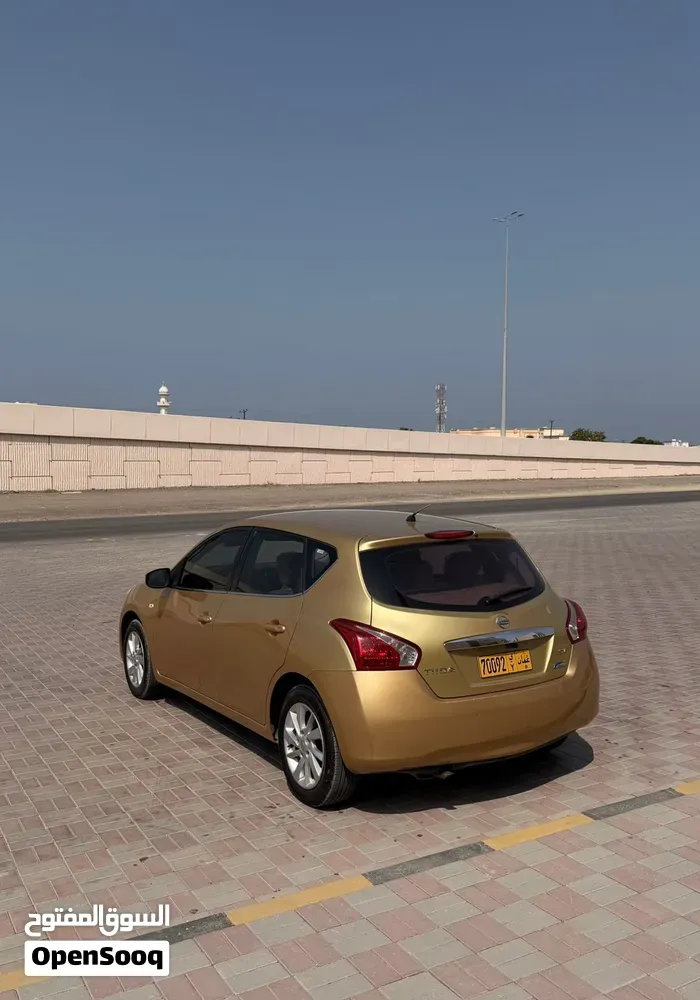 Nissan Tiida 2015 photo 2