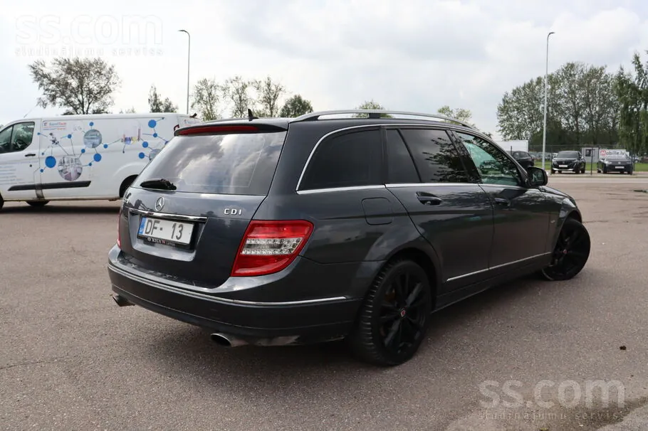 Mercedes-Benz C320 2008 photo 4