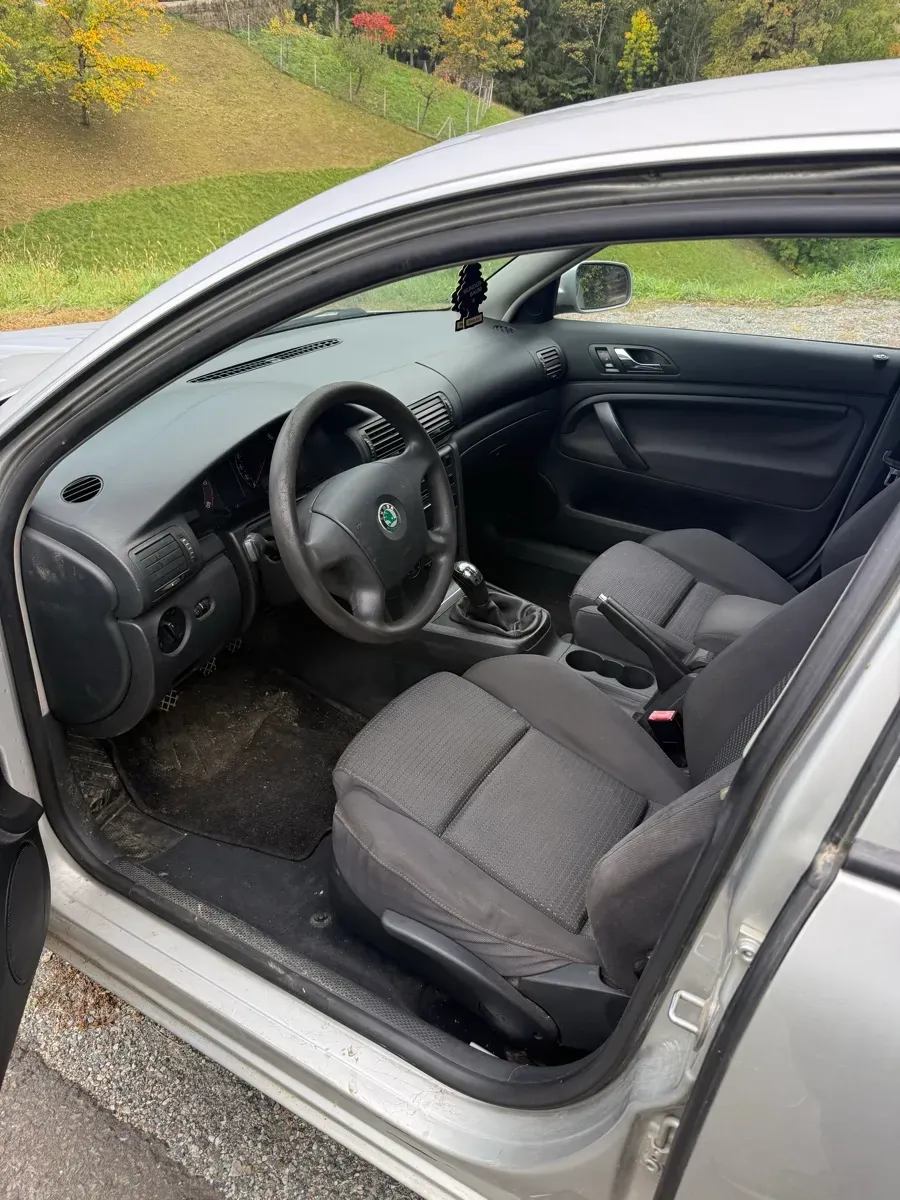 Skoda Superb 2006 photo 2