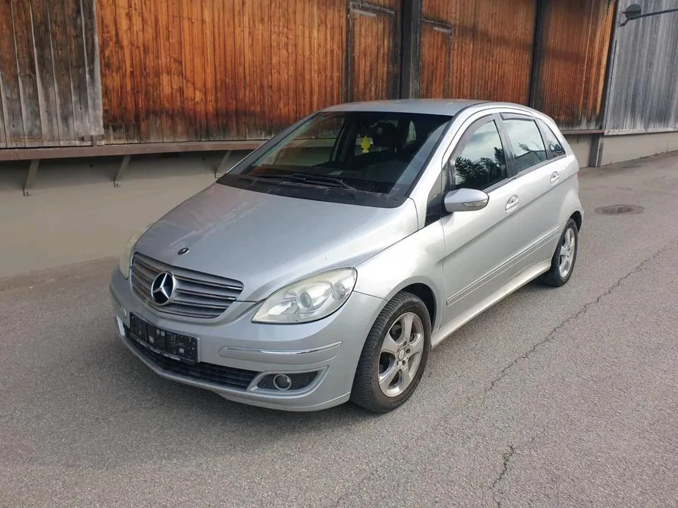 Mercedes-Benz B200