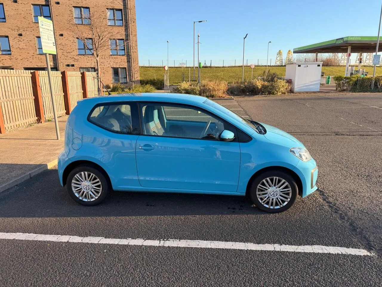 Volkswagen Up 2016 photo 2