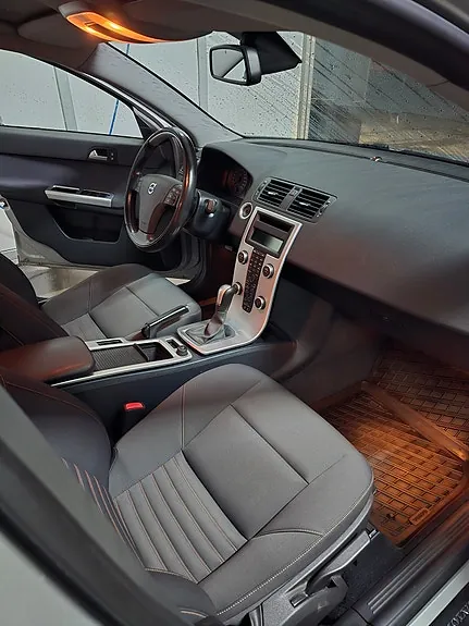 Volvo S40 2012 photo 2