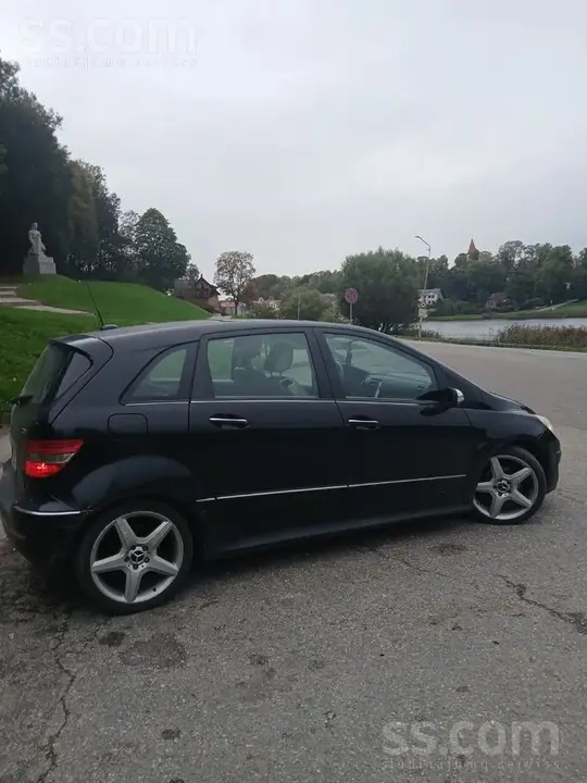 Mercedes-Benz B200