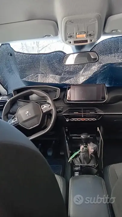 Peugeot 208 2022 photo 3
