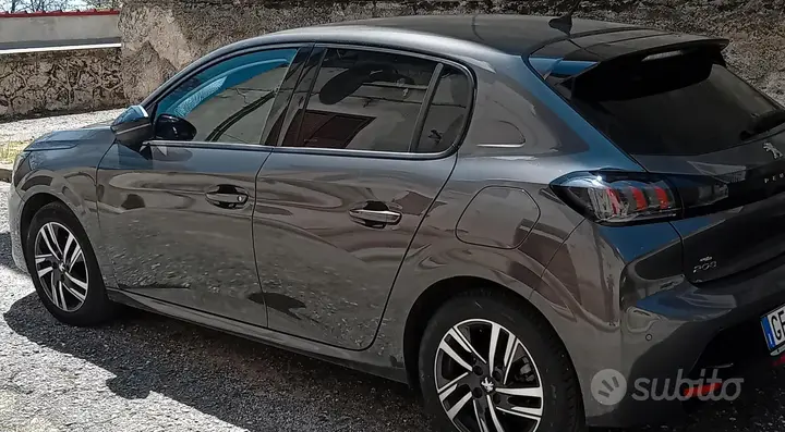 Peugeot 208 2022 photo 2
