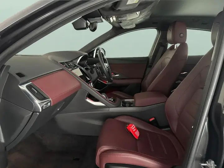 Jaguar E-Pace 2024 photo 4