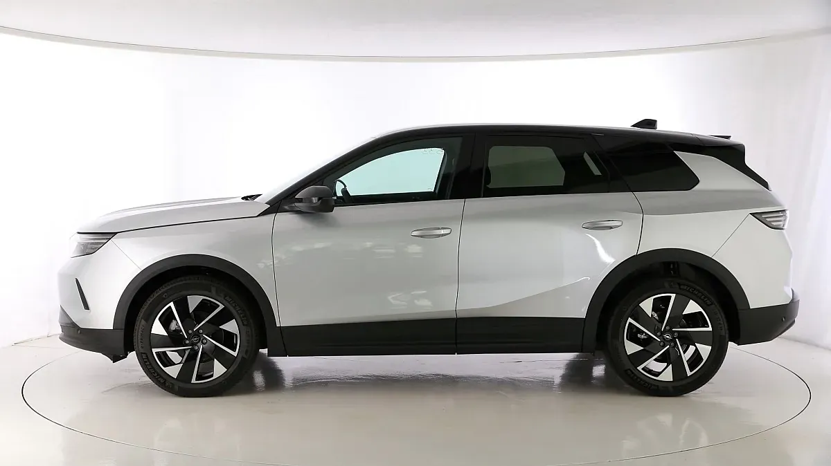 Opel Grandland photo 2