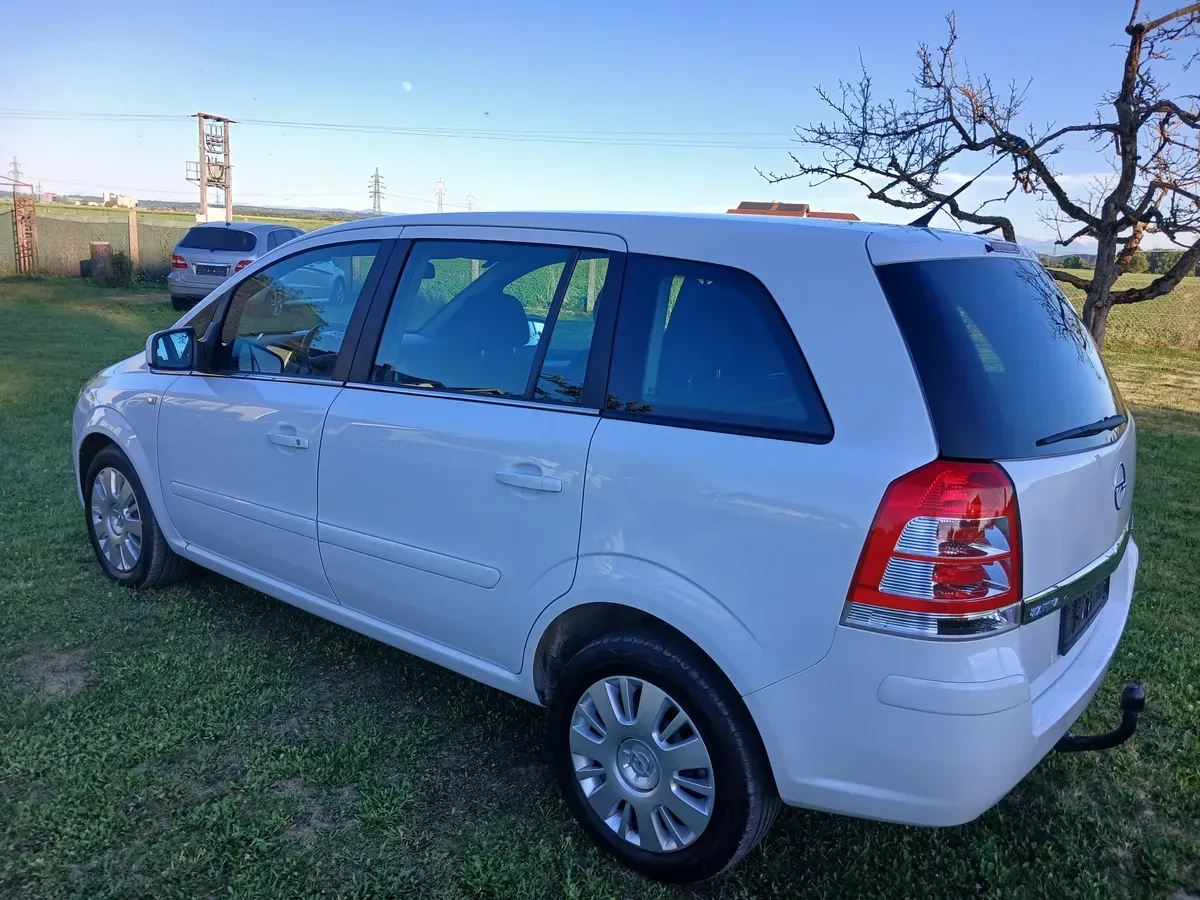 Opel Zafira 2011 photo 3