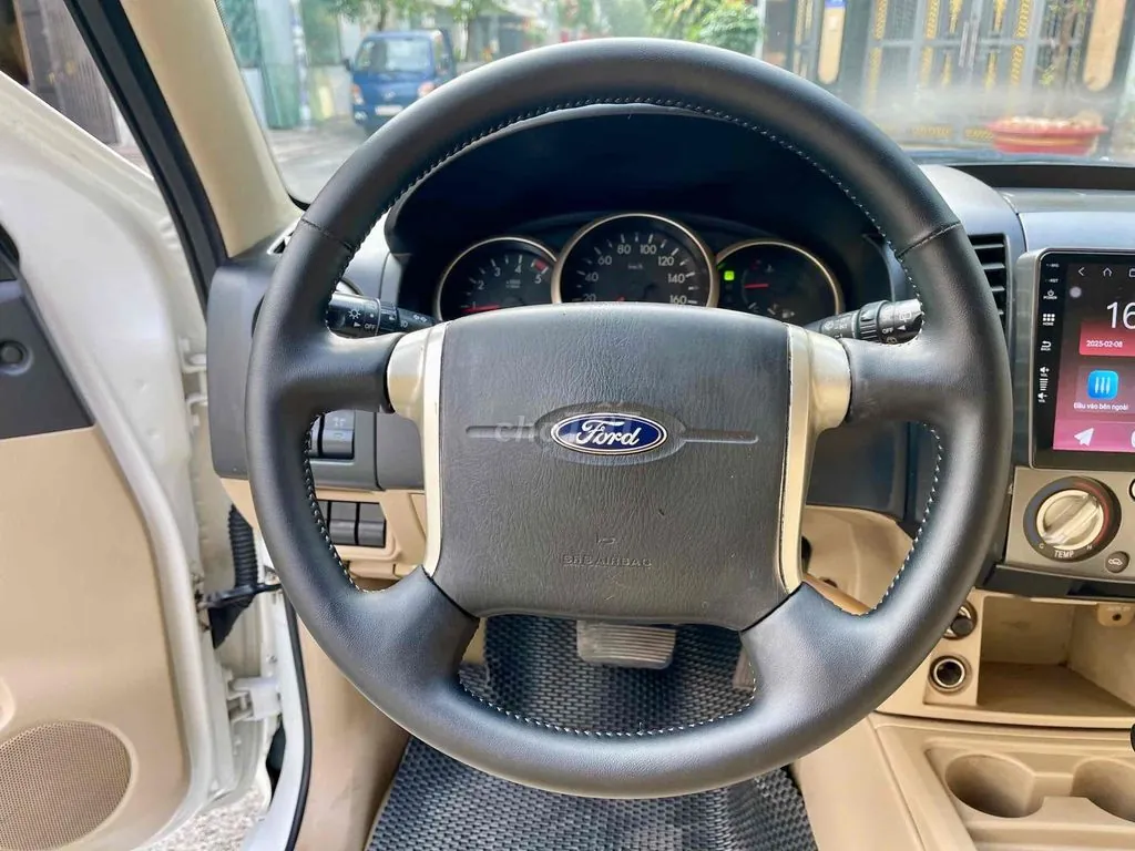 Ford Everest 2012 photo 5