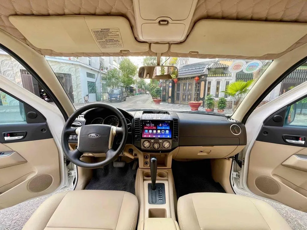 Ford Everest 2012 photo 2