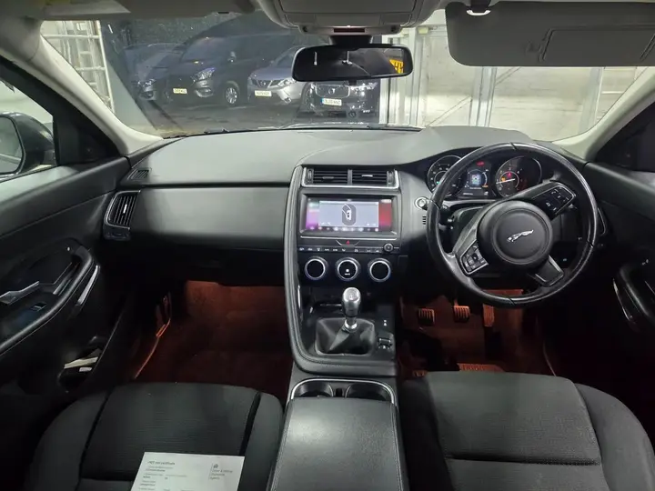 Jaguar E-Pace 2018 photo 2