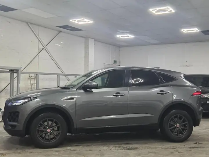 Jaguar E-Pace 2018 photo 5