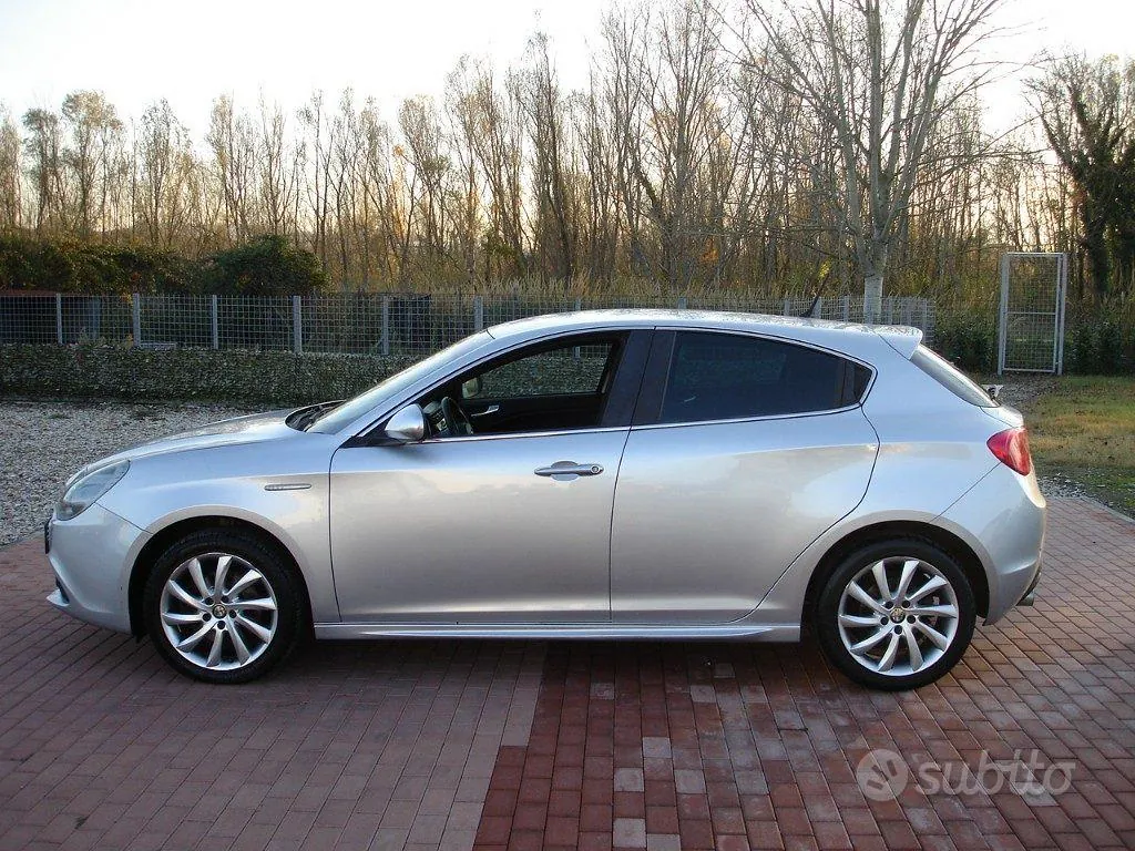 Alfa Romeo Giulietta 2012 photo 4