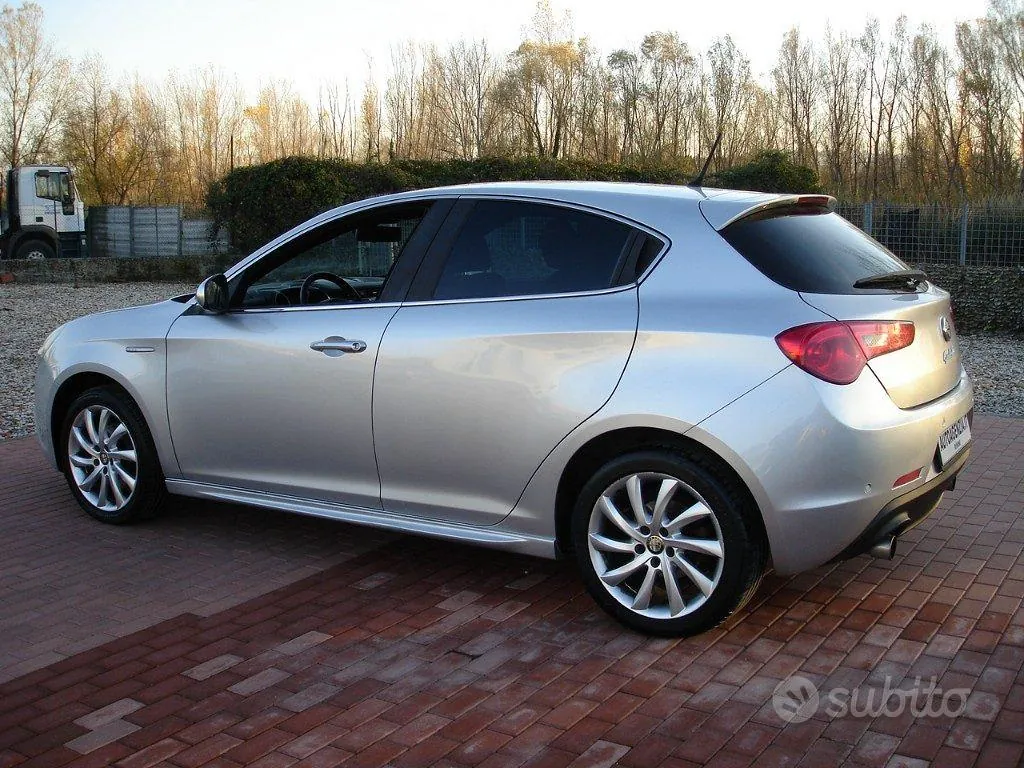 Alfa Romeo Giulietta 2012 photo 5