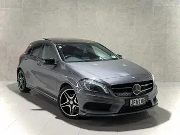Mercedes-Benz A 180 2015 photo 2