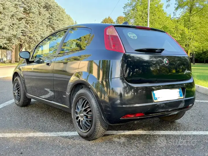 Fiat Grande Punto 2006 photo 4