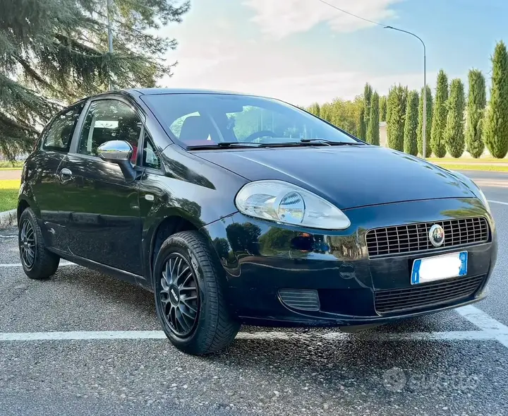 Fiat Grande Punto 2006 photo 3