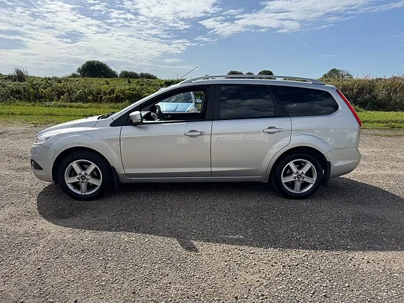 Ford Focus 2009 photo 2