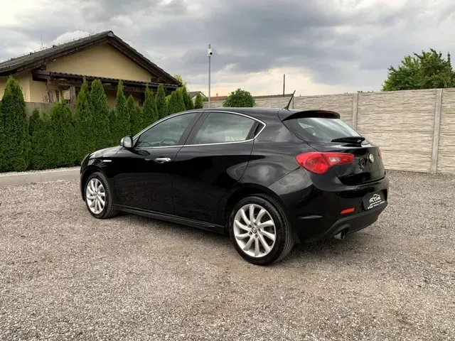 Alfa Romeo Giulietta 2012 photo 3