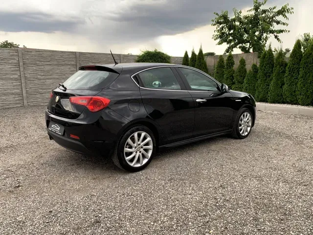 Alfa Romeo Giulietta 2012 photo 4